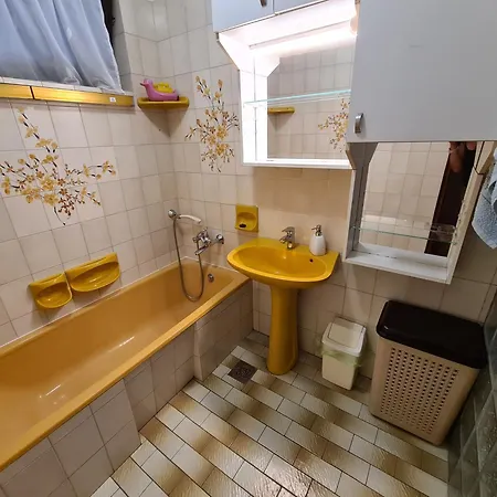Panni Nyaralo Koezel A Parthoz Holiday home Balatonboglar