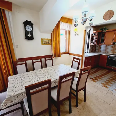 Panni Nyaralo Koezel A Parthoz Holiday home Balatonboglar