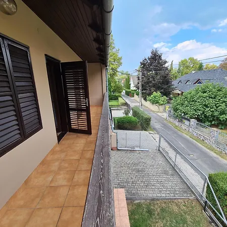 Panni Nyaralo Koezel A Parthoz Holiday home Balatonboglar