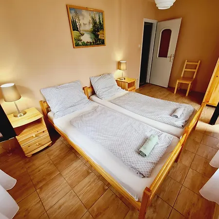 Panni Nyaralo Koezel A Parthoz Holiday home *