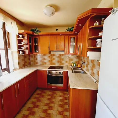 Panni Nyaralo Koezel A Parthoz Holiday home Balatonboglar