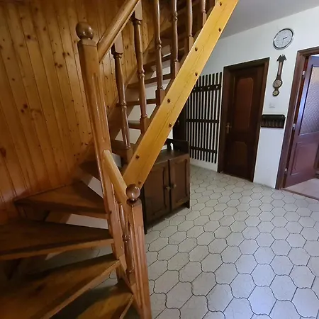 Panni Nyaralo Koezel A Parthoz