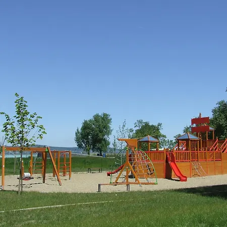 Panni Nyaralo Koezel A Parthoz Holiday home Balatonboglar